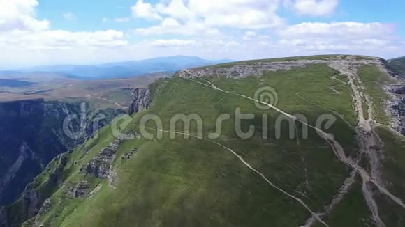 卡拉曼峰鸟瞰罗马尼亚视频的预览图
