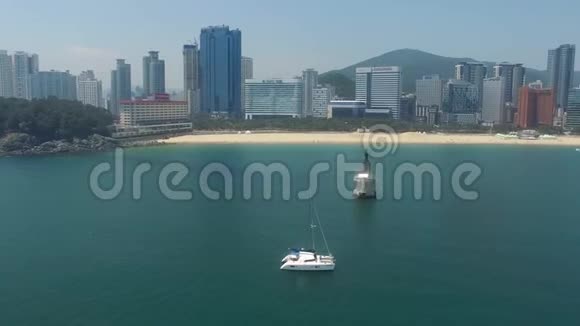 韩国釜山海恩达海滩的鸟瞰图视频的预览图
