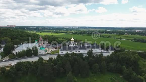 东正教修道院空中观景视频的预览图