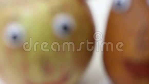 水果配对苹果和PEAR大眼睛视频的预览图