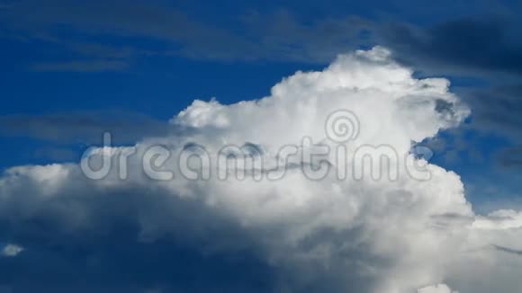 天空与云视频的预览图