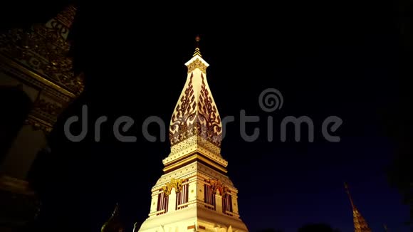 晚上在泰国纳洪法农姆的佛南寺视频的预览图