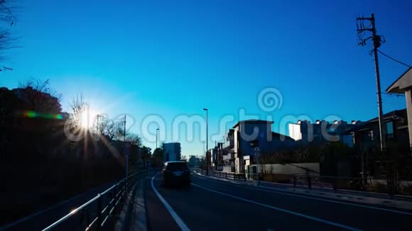 东京市中心街道的日落时间视频的预览图