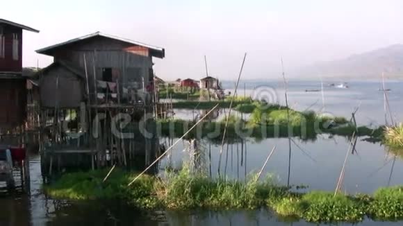 缅甸因乐湖的浮动村庄房屋视频的预览图