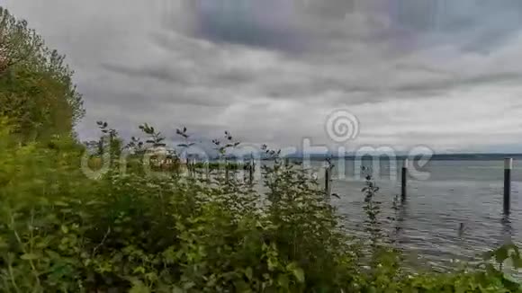 暴风雨中的康斯坦斯湖汽车仙女视频的预览图