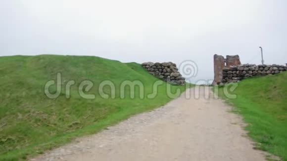 诺沃格鲁多克市城堡遗址视频的预览图