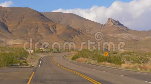 穿越死亡谷国家公园的风景区视频的预览图