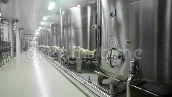 酿酒厂的Stell桶视频的预览图