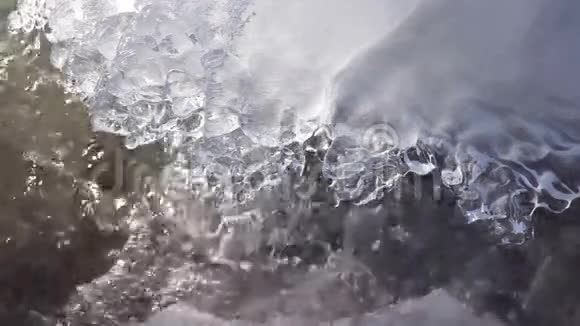 山河上的冰视频的预览图
