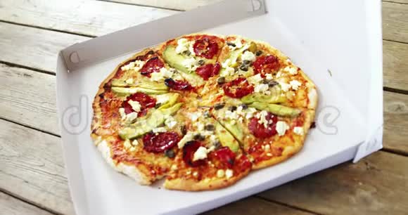 披萨盒里有美味的披萨视频的预览图