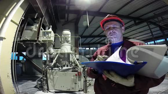 工业工厂工程师视频的预览图