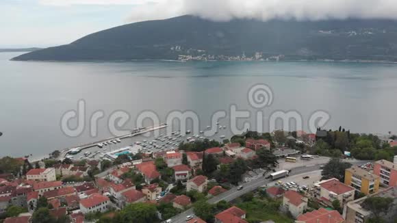 黑山港蒂瓦特市海港的游艇科托湾亚得里亚海著名旅游目的地视频的预览图