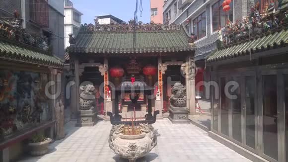 中国深圳寺庙烧香拜佛视频的预览图