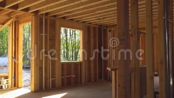 未完成的木框架建筑或房屋视频的预览图