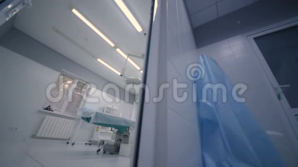 现代手术室的内部视频的预览图