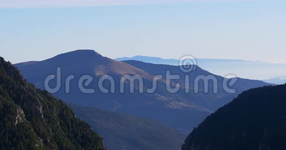 瓦尔德诺里亚全景山景4k西班牙视频的预览图