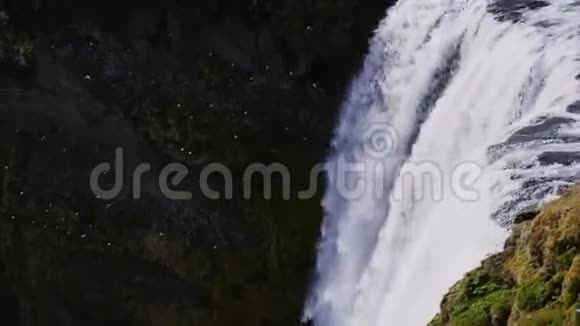 冰岛Seljalandsfoss瀑布景观视频的预览图