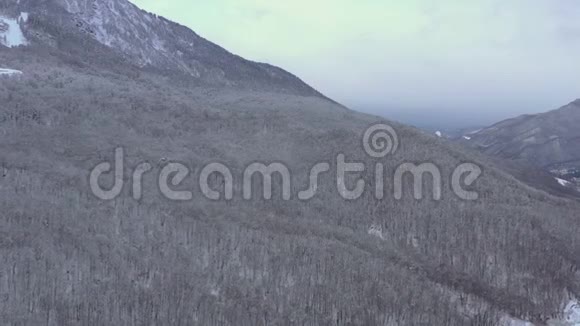 高基戈罗德滑雪场和滑雪板胜地高加索山脉的空中景观俄罗斯索契视频的预览图