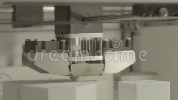 打印特写时3D打印机视频的预览图