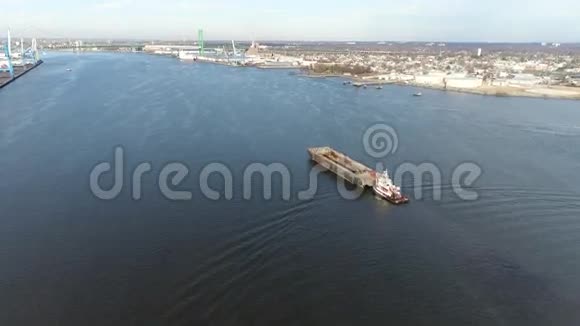 费城图格船和巴格特拉华河的鸟瞰图视频的预览图