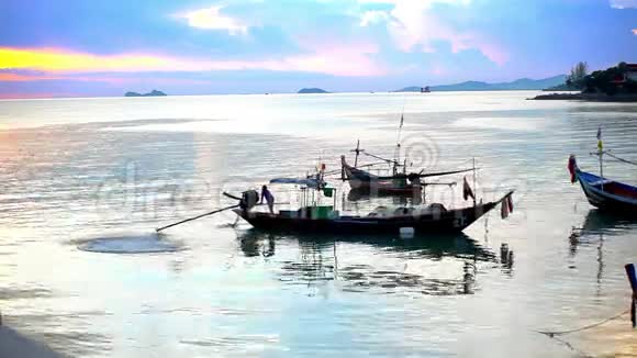 泰国渔民准备出海捕鱼视频的预览图
