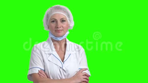 绿色屏幕上的女外科医生肖像视频的预览图