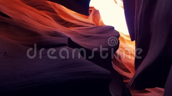 亚利桑那州的下羚羊峡谷沙漠中最美丽的地方视频的预览图