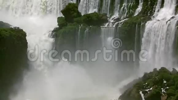 阿根廷北部的伊瓜苏瀑布视频的预览图