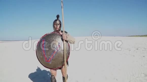中世纪沙漠中的勇士视频的预览图