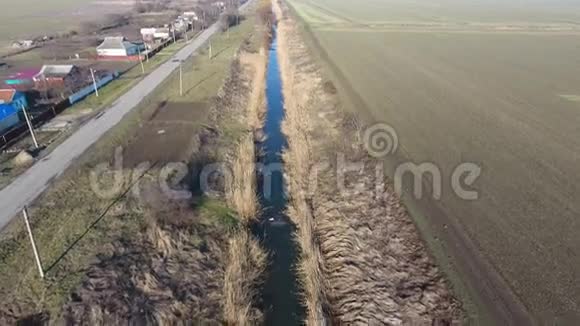 田灌系统下层的渠道水稻种植基础设施视频的预览图