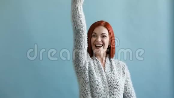 幸福的女人快乐的情感视频的预览图