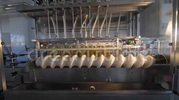 葵花籽油葵花籽精炼油生产和装瓶生产线视频的预览图