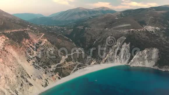 迈尔托斯海滩的鸟瞰凯法洛尼亚最美丽的海滩视频的预览图