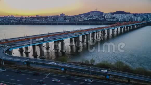 韩国首尔南山塔日落视频的预览图