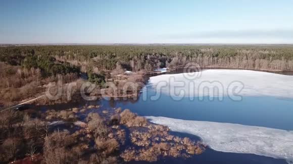舍维诺湖的春天景观视频的预览图
