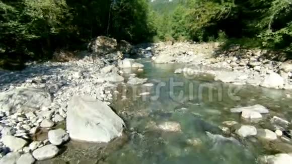 夏天的山河视频的预览图