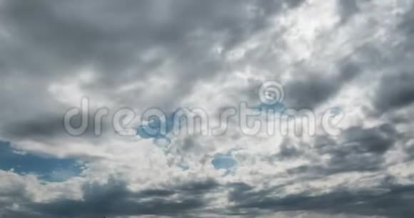 飞行积云美丽的云层时间流逝视频循环4k视频的预览图