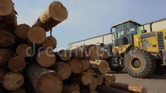 工厂的原木运输工厂的工作流程原木运输视频的预览图
