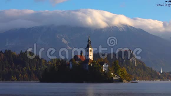 布莱德湖与圣玛丽教堂在小岛屿布莱德斯洛文尼亚欧洲视频的预览图