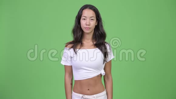 年轻美丽的多民族女性视频的预览图