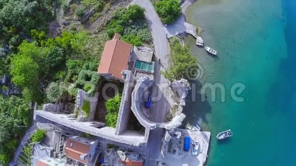 在Mljet岛上的Polace村空中视频的预览图