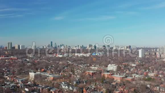 4飞机建立拍摄多伦多市中心居民区视频的预览图