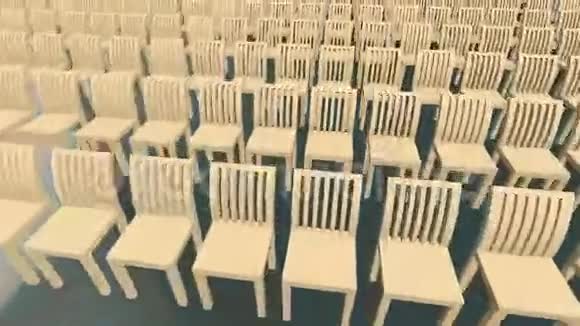 动的一排排木椅视频的预览图