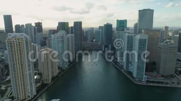 迈阿密鸟瞰大楼迈阿密河布里克尔和唐城视频的预览图