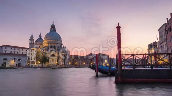 威尼斯运河圣玛丽亚戴拉敬礼巴西利卡全景4k时间流逝意大利视频的预览图