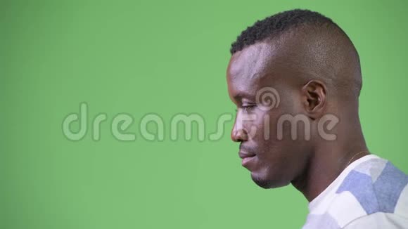 非洲青年男子的头部照片视频的预览图