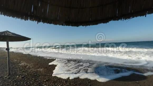 桑托里尼岛上的库伦布斯海滩视频的预览图
