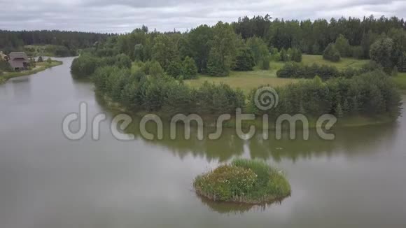 空中无人机顶景4K超高清视频拉脱维亚视频的预览图