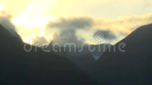 日落时分的毛伊山视频的预览图
