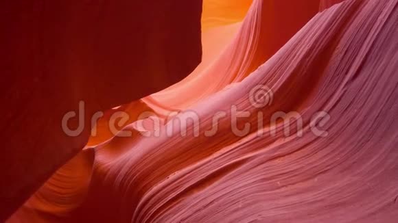 羚羊峡谷惊人的砂岩构造旅行摄影视频的预览图